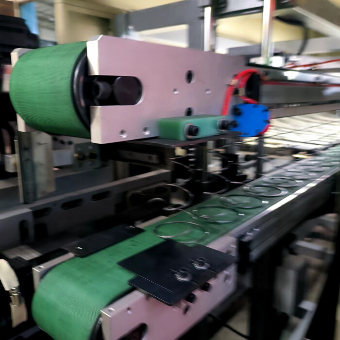 क्षमता 60-90 शीट 8 घंटे गद्दे उत्पादन लाइन के साथ स्प्रिंग एंड रिंग व्यास 65 मिमी-90 मिमी विधानसभा तार व्यास 1.3-1.6 मिमी गद्दे की विधानसभा के लिए